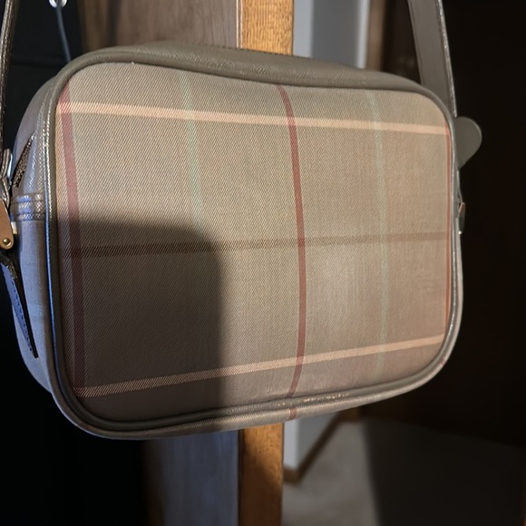 Burberry Crossbody used in new condition - Picture 2 of 12